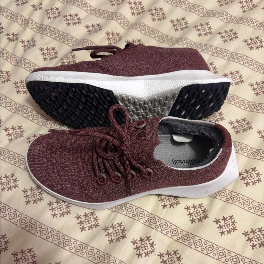 Allbirds women’s burgundy tree dashers size 8
